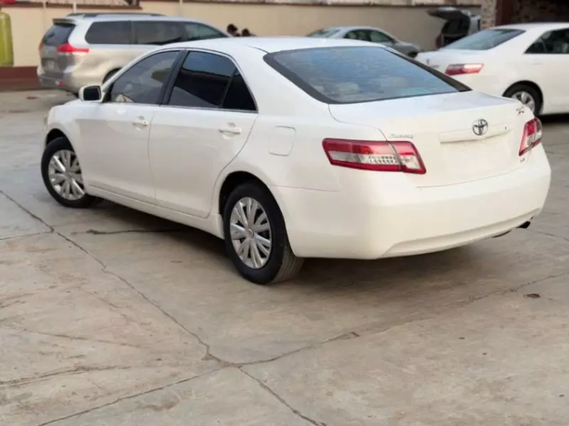 Toyota Camry   - 2010