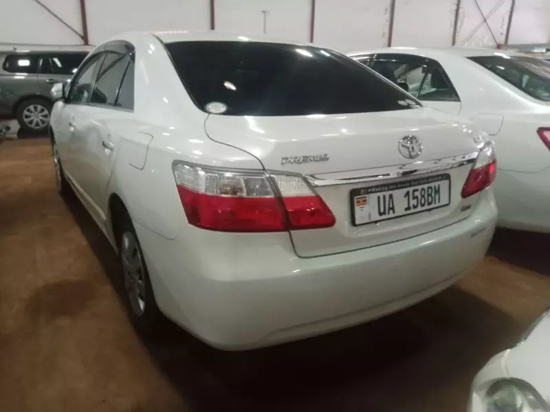 Toyota Premio    - 2010
