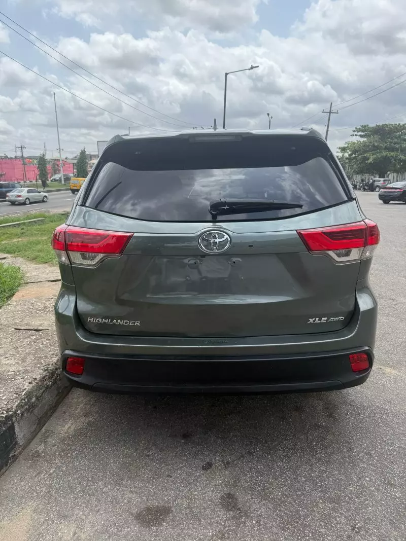 Toyota Highlander   - 2015
