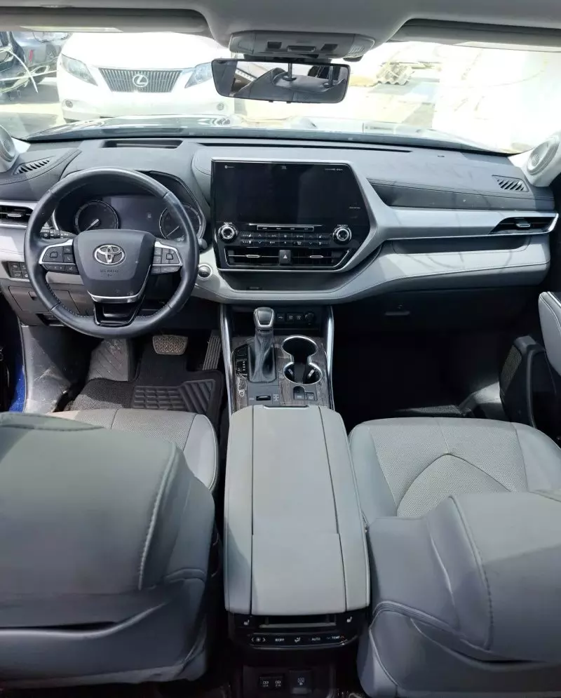 Toyota Highlander   - 2021