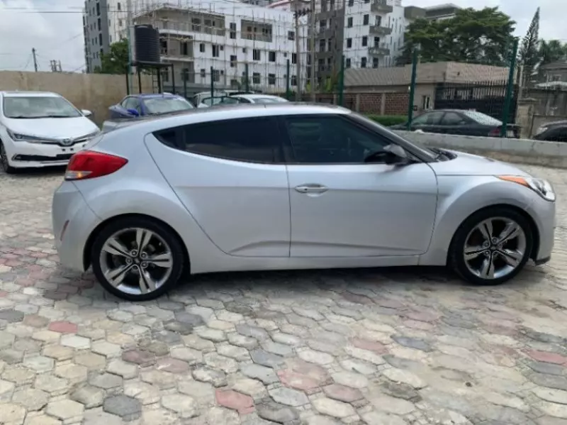 Hyundai Veloster   - 2012