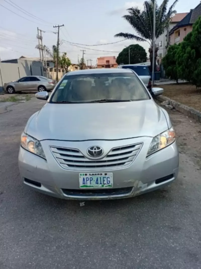 Toyota Camry - 2009