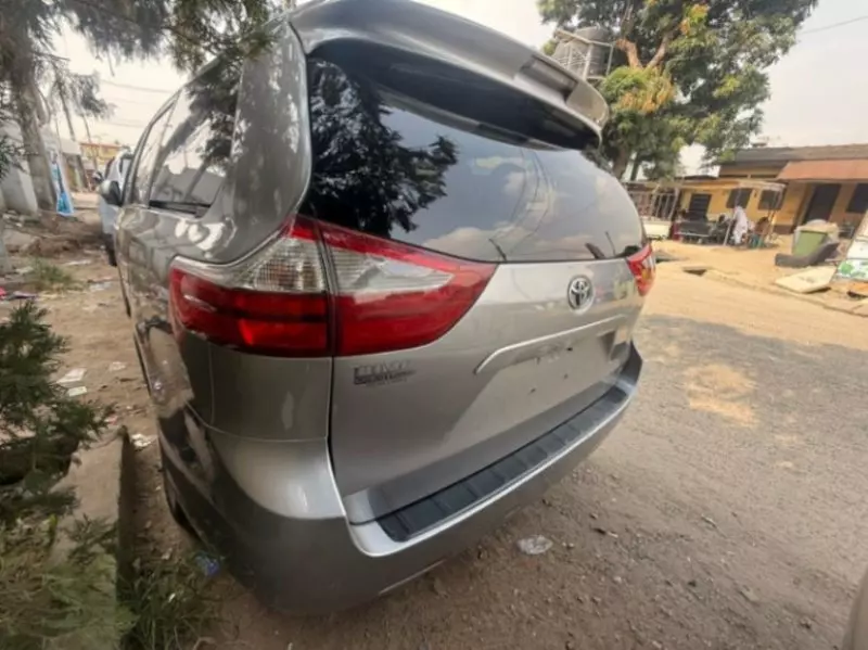 Toyota Sienna   - 2015