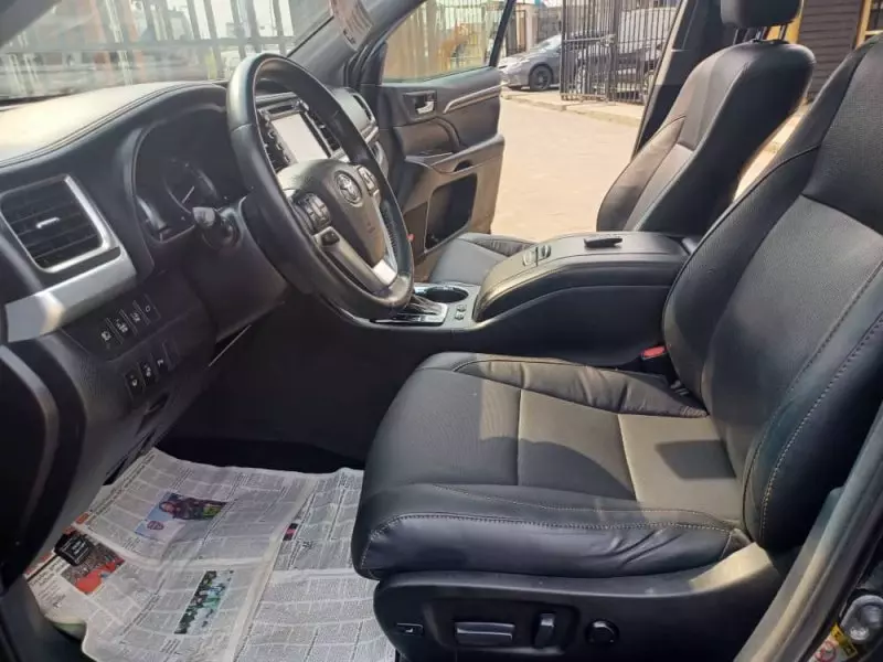 Toyota Highlander   - 2016