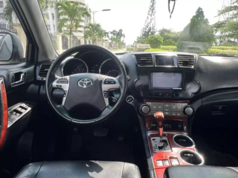 Toyota Highlander   - 2013