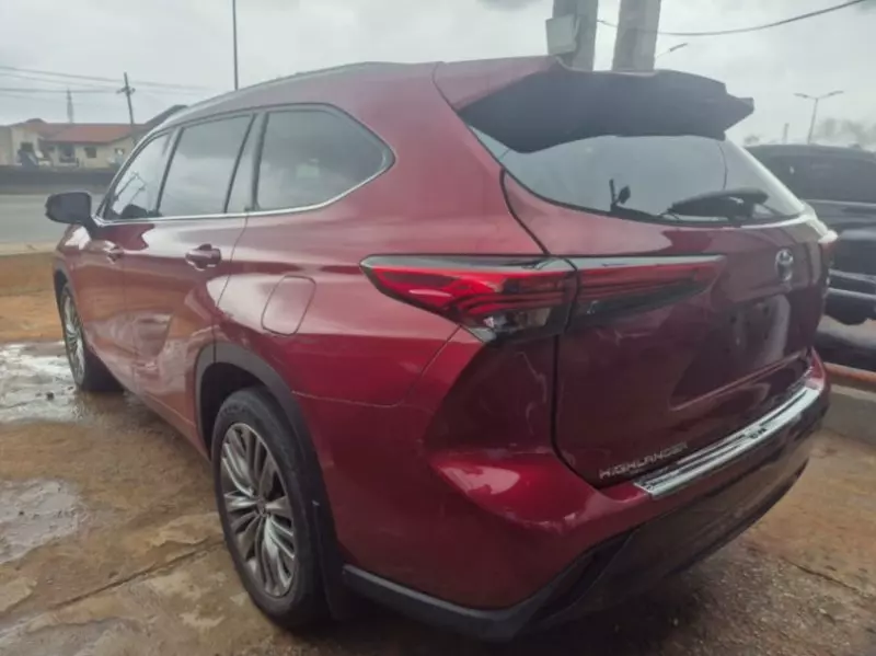 Toyota Highlander   - 2021
