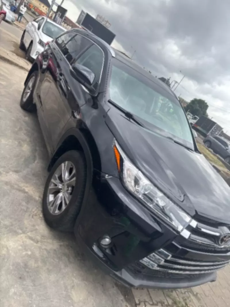 Toyota Highlander   - 2015