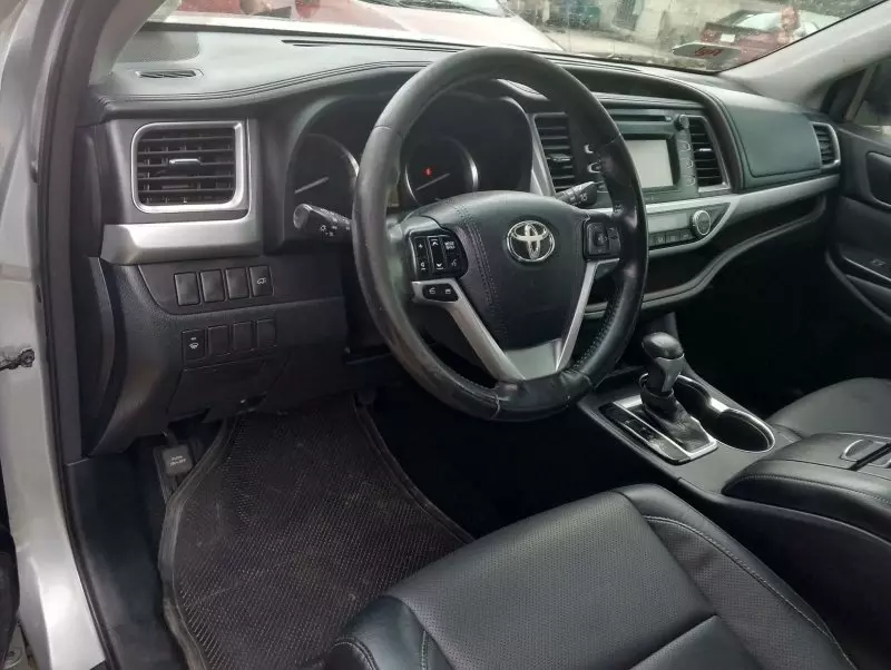 Toyota Highlander   - 2015