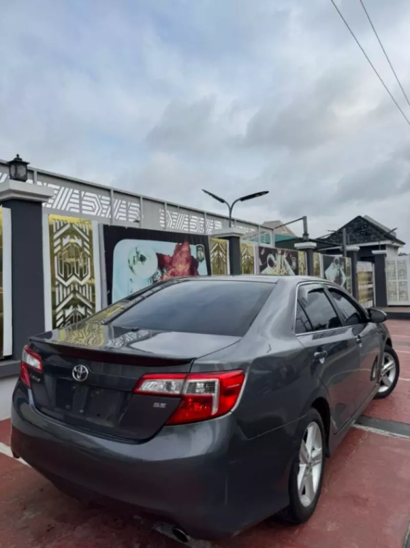 Toyota Camry   - 2014
