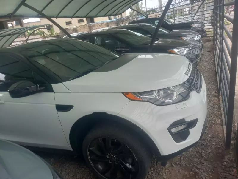 Land Rover Discovery   - 2016