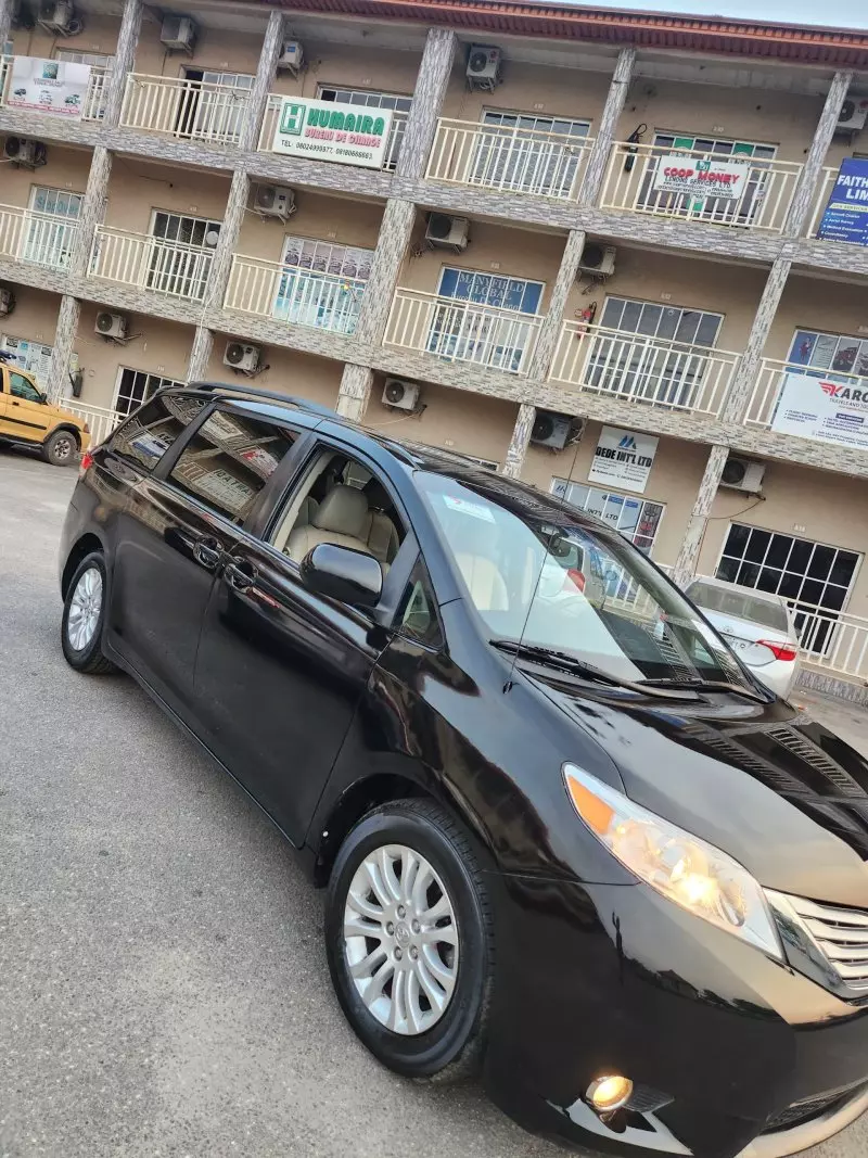 Toyota Sienna   - 2014