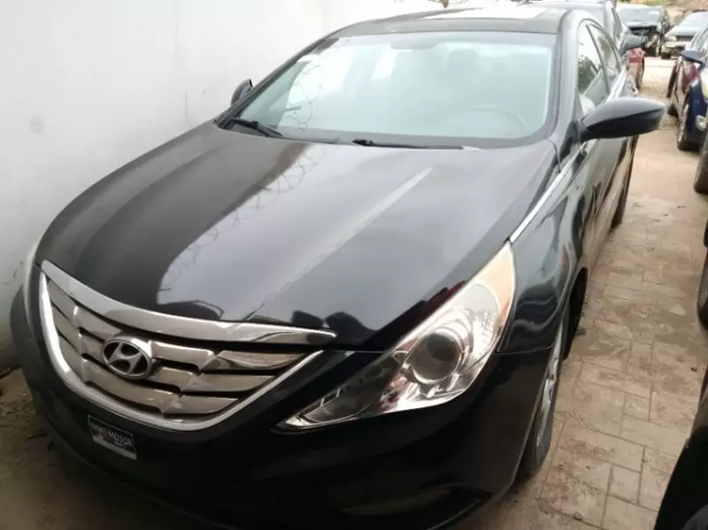 Hyundai Sonata   - 2012