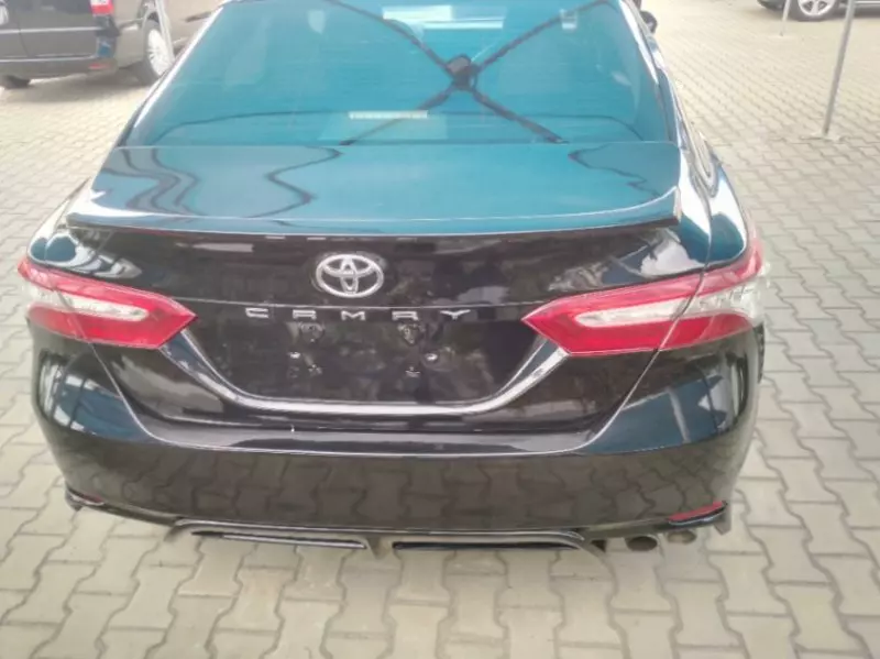 Toyota Camry   - 2018