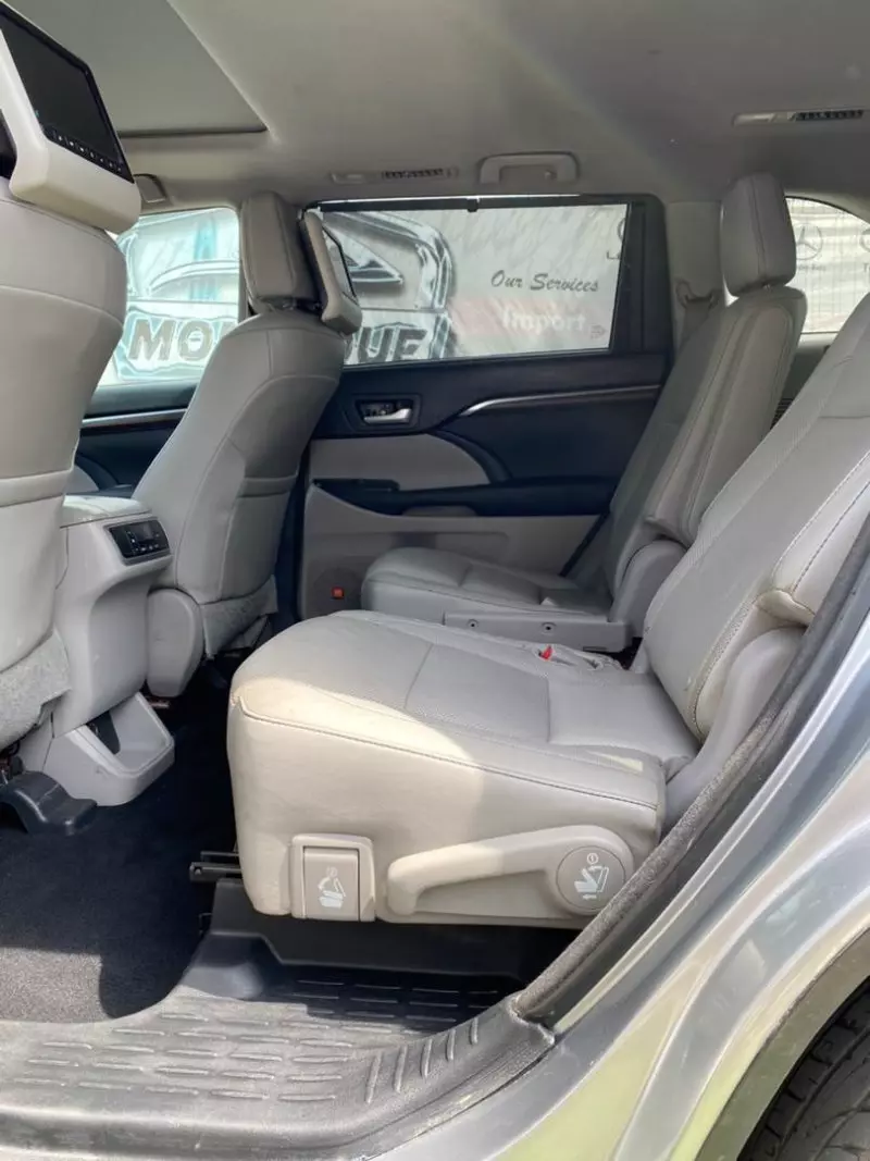 Toyota Highlander   - 2015