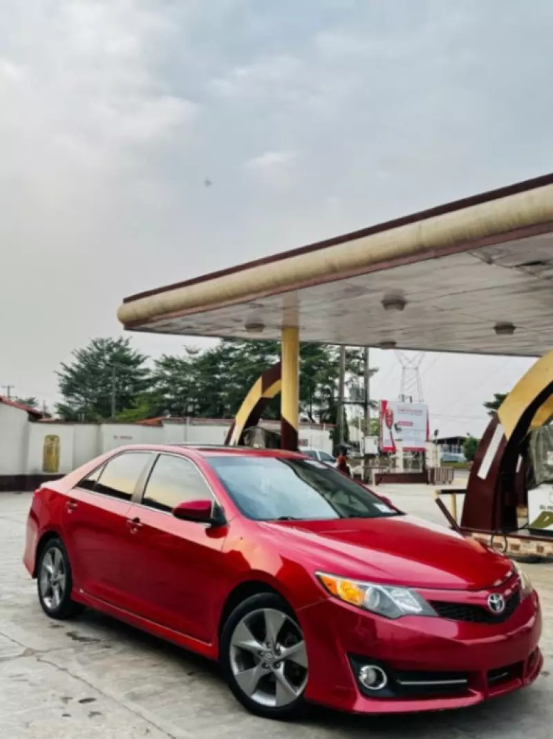 Toyota Camry - 2012
