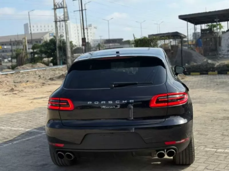 PORSCHE Macan - 2015