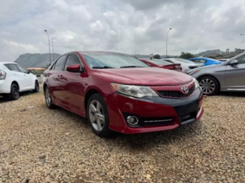 Toyota Camry   - 2016