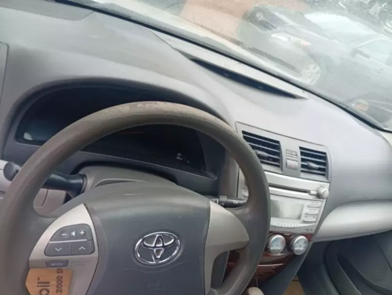 Toyota Camry   - 2011