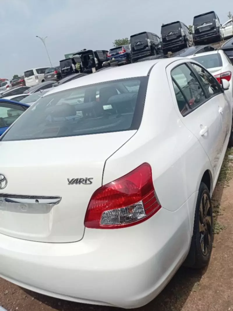 Toyota Yaris   - 2016