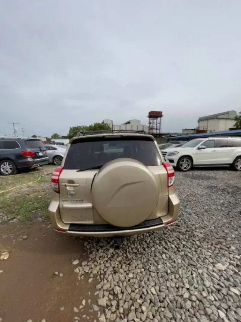 Toyota RAV4   - 2010