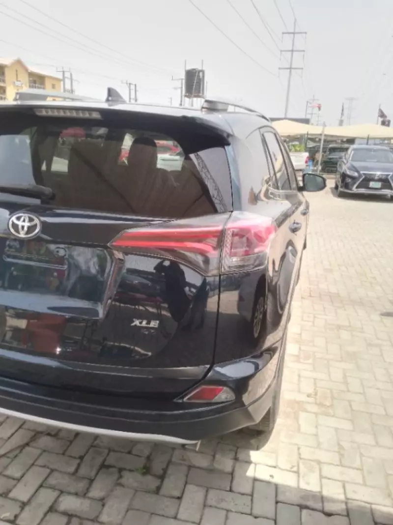 Toyota RAV 4   - 2017