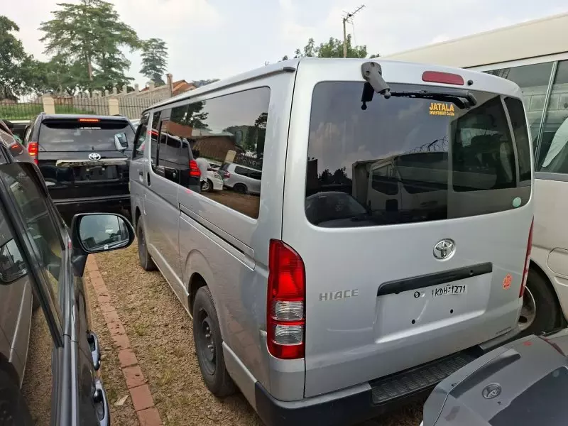 Toyota Hiace   - 2013