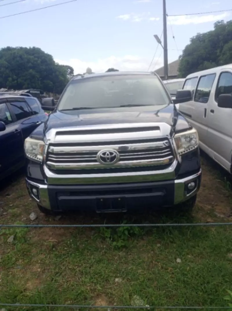Toyota Tundra   - 2016