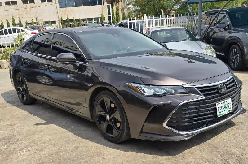 Toyota Avalon   - 2019