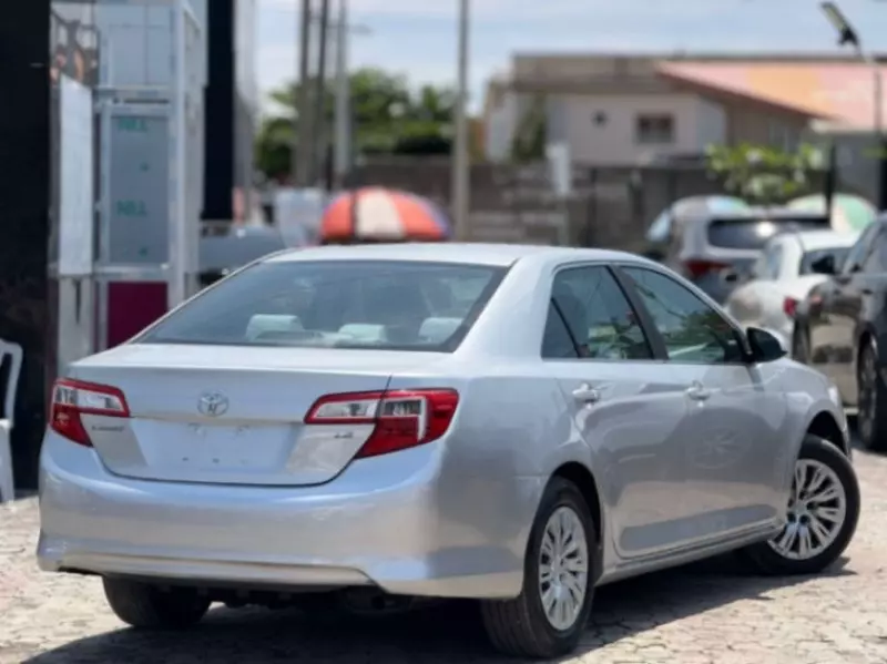 Toyota Camry   - 2012
