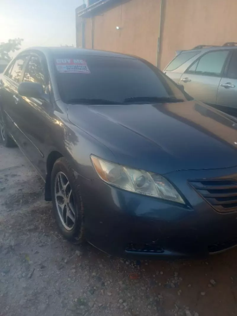 Toyota Camry   - 2009