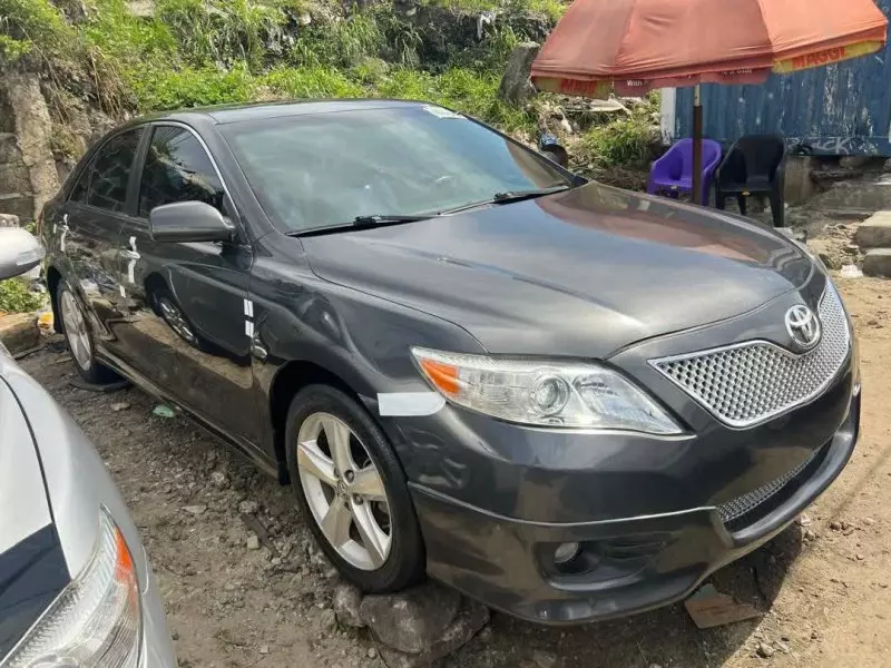 Toyota Camry   - 2010