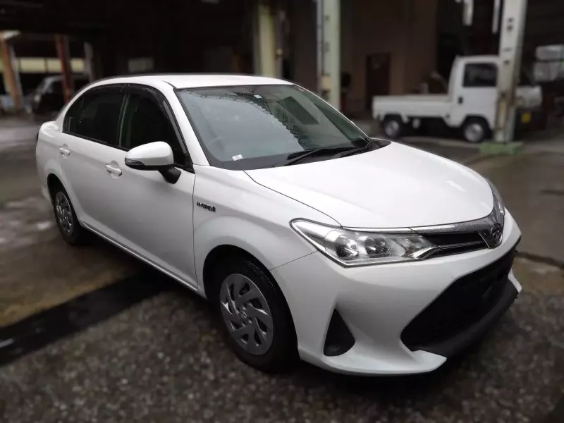 Toyota Axio hybrid    - 2018