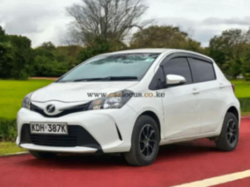 Toyota Vitz   - 2015