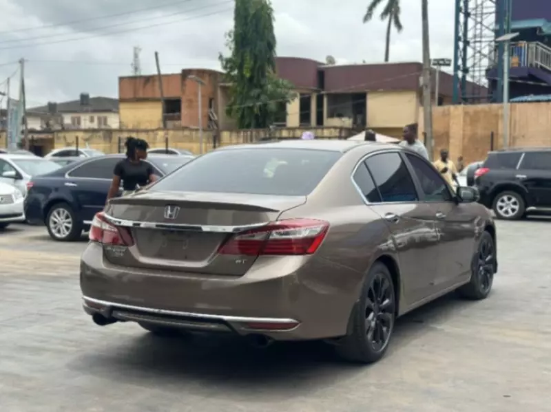 Honda Accord   - 2016