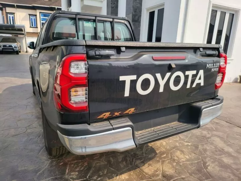 Toyota Hilux   - 2023