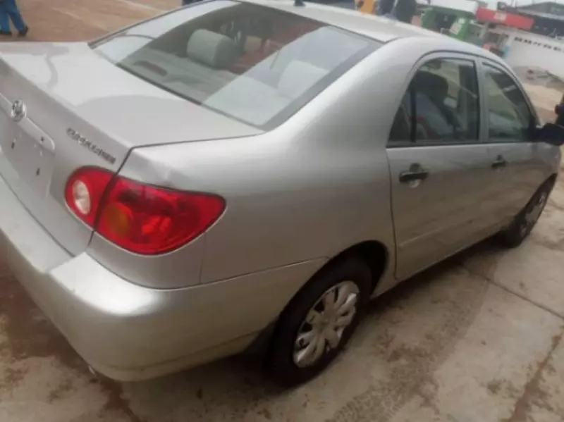 Toyota corolla   - 2004