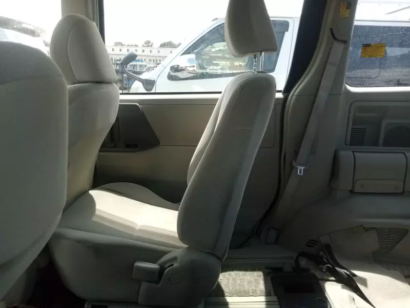 Toyota Noah   - 2012