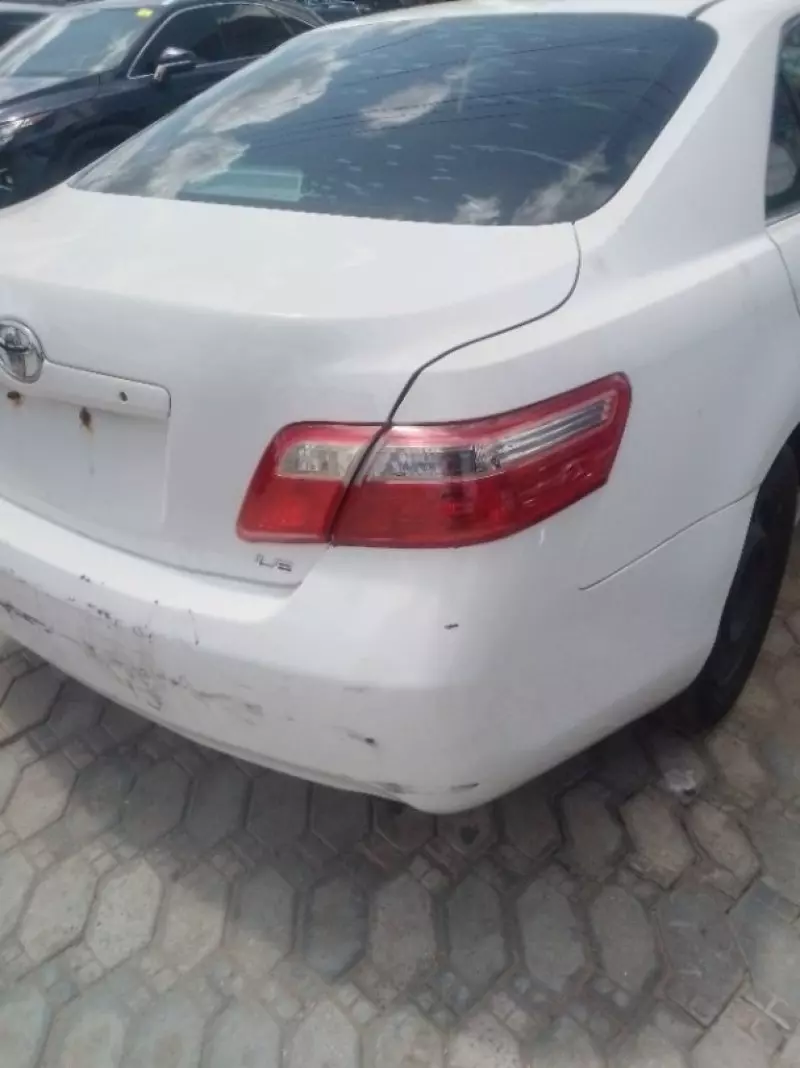 Toyota Camry   - 2009
