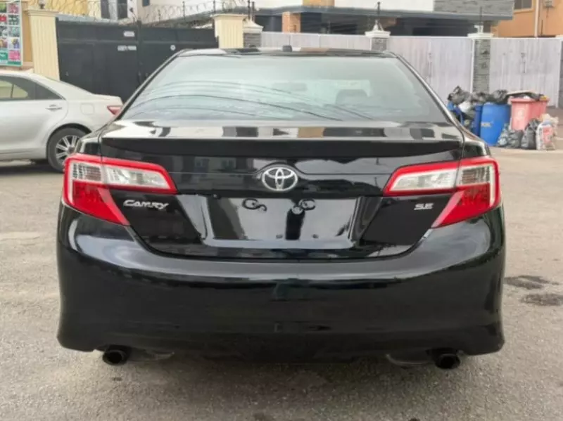 Toyota Camry   - 2012