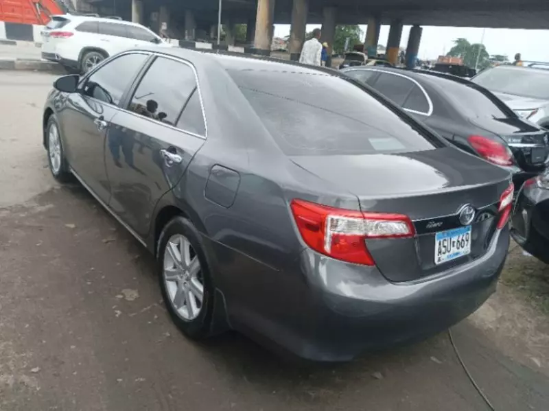 Toyota camry   - 2013
