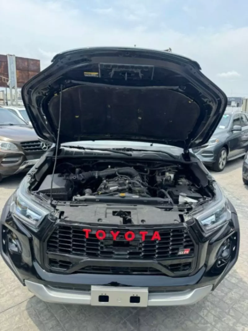 Toyota Hilux   - 2016
