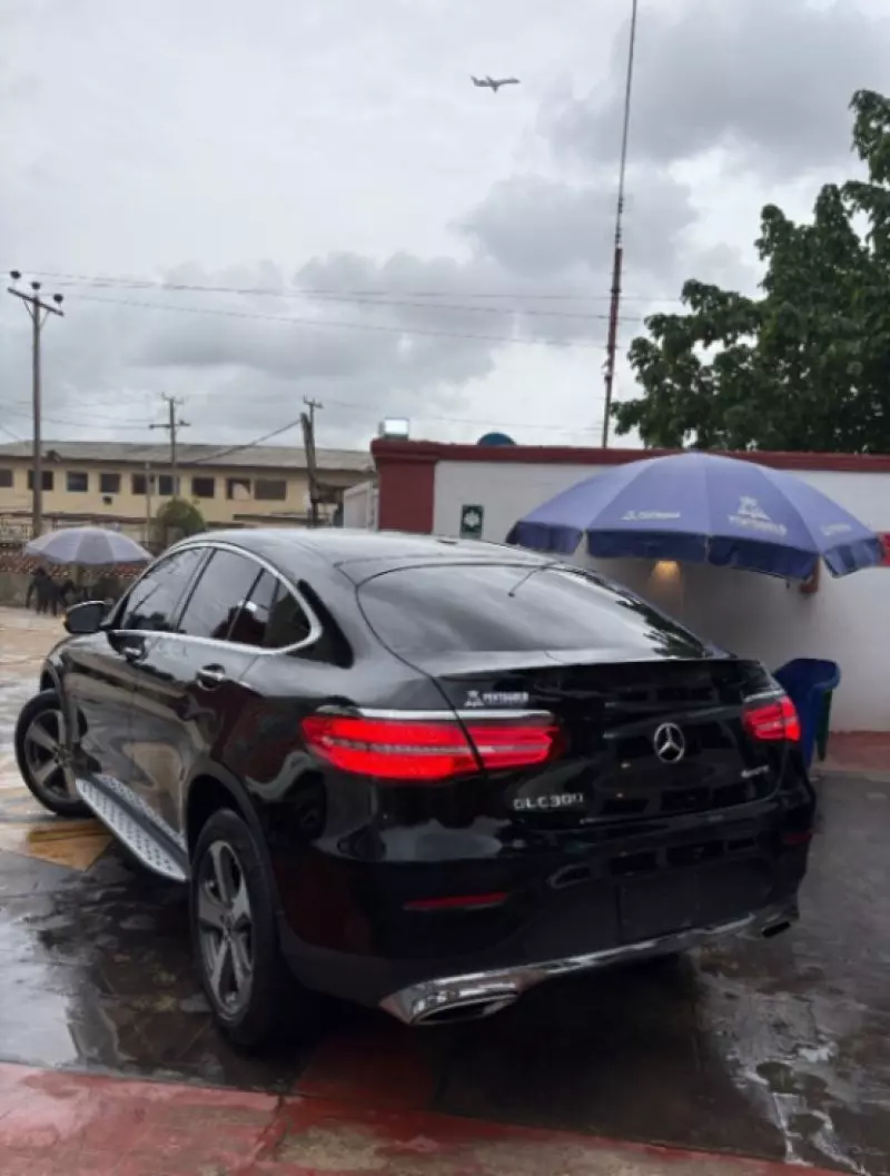 Mercedes-Benz GLC 300   - 2016