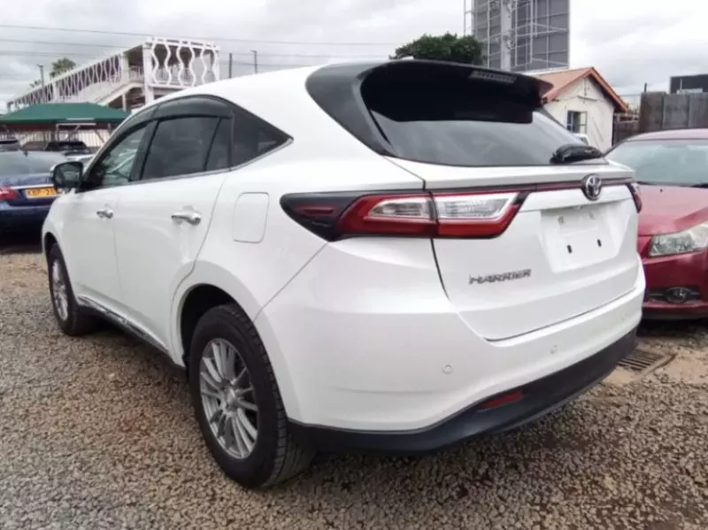 Toyota Harrier   - 2018