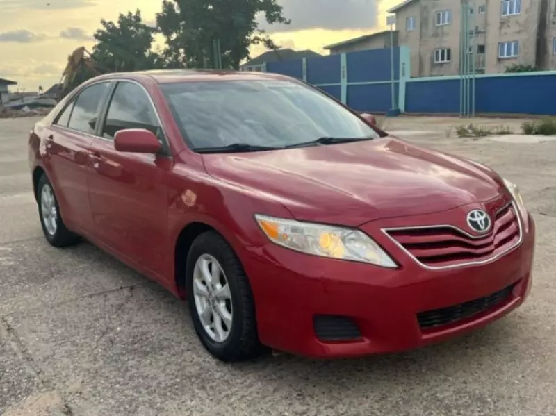 Toyota Camry   - 2011