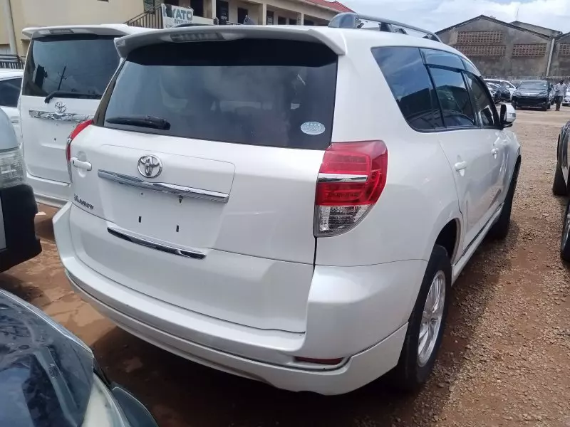 Toyota Vanguard    - 2011