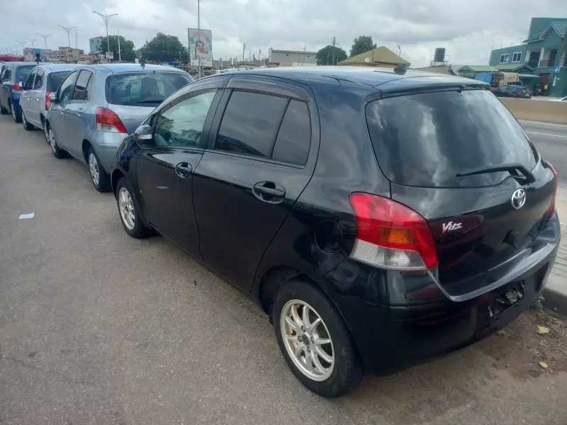 Toyota Vitz   - 2011