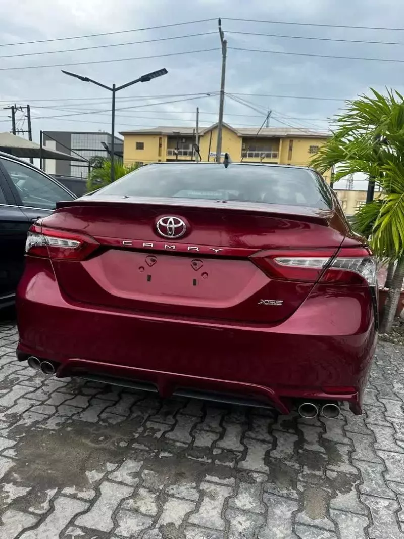 Toyota Camry   - 2018