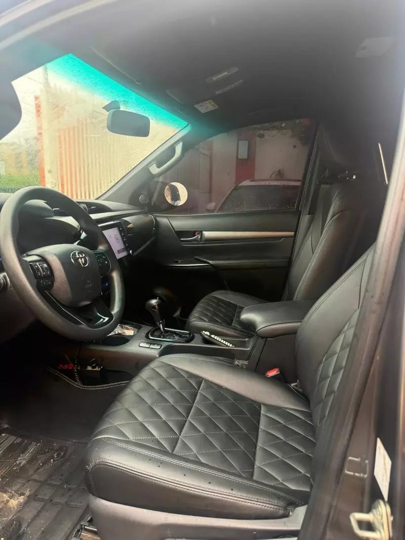 Toyota Hilux    - 2022