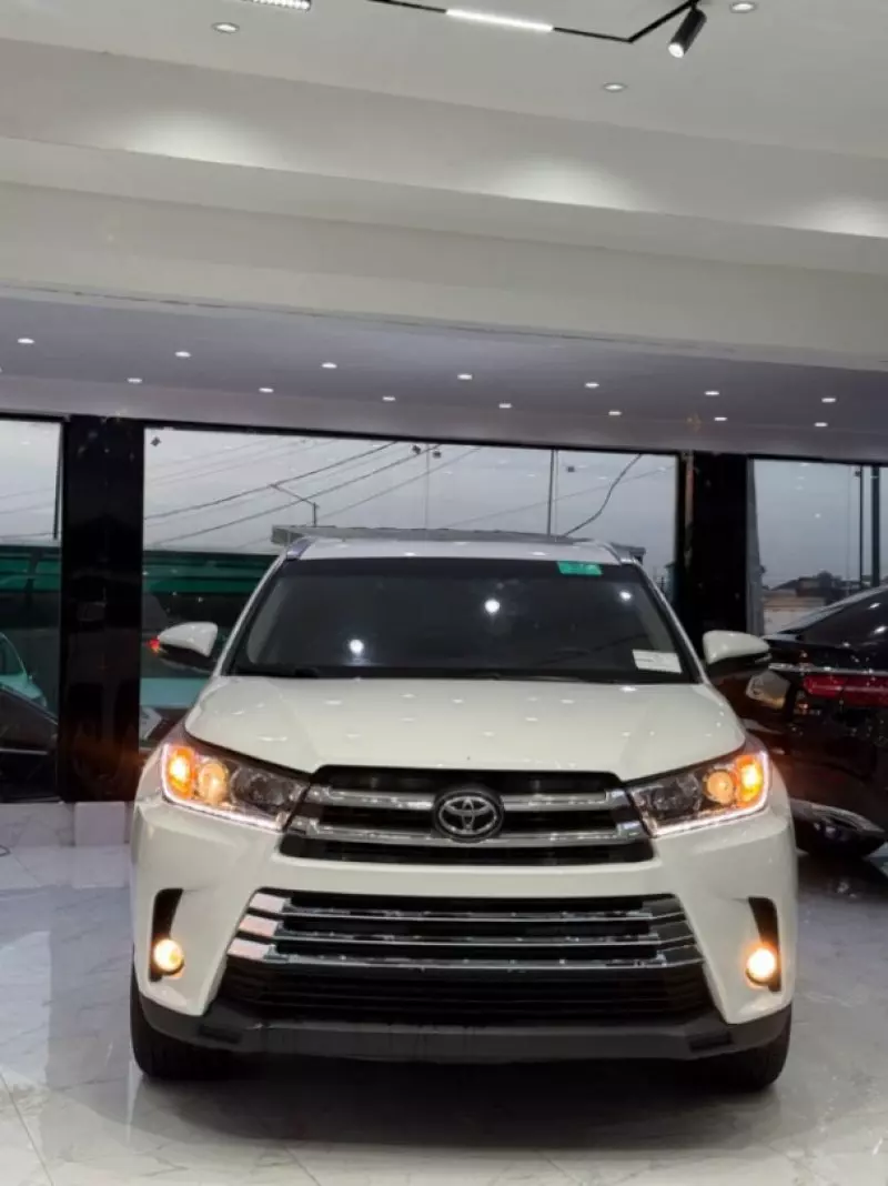 Toyota Highlander   - 2016