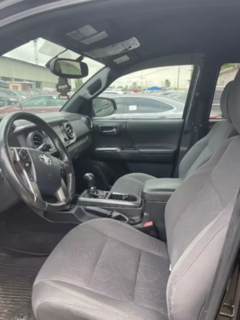 Toyota Tacoma   - 2017
